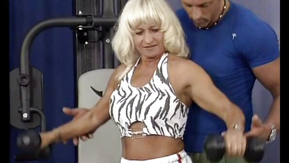 Vicki Chase oigab, saades keppi koeraks